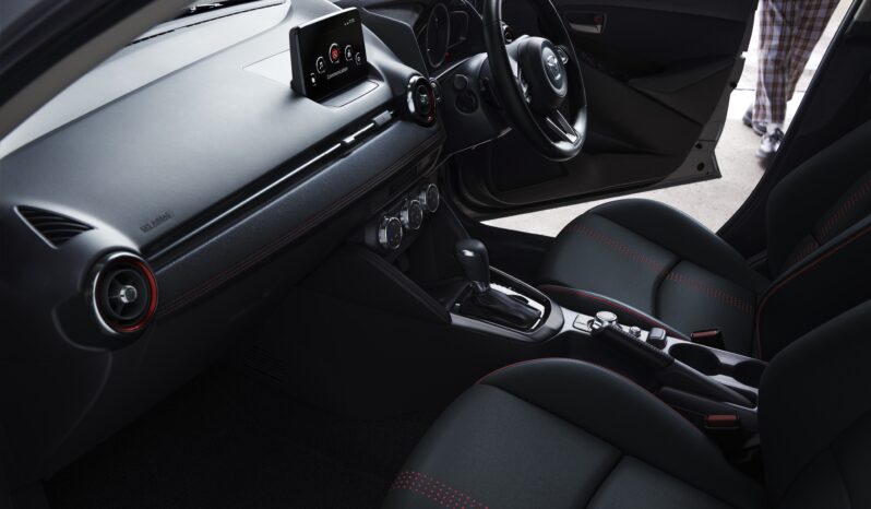 
								New Mazda 2 full									